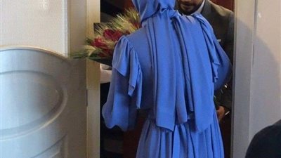 قصة حكمة وعبرة كان هناك رجلا ثريا يعيش في نعمة وكان أغنى أهل قريته