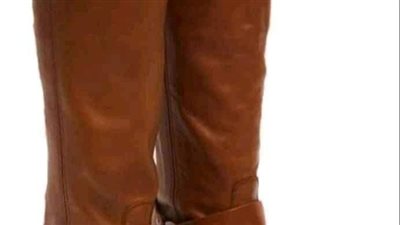 الطالب الجامعي والبوت