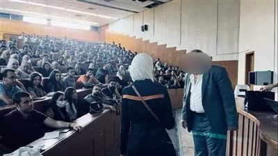 قصة حقيقية أستاذ فلسفة يدرس الطلاب في جامعة دمشق، وكان ملحداً لا يؤمن بوجود الله، ولم يرزقه الله بأولاد