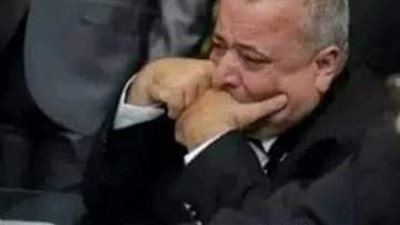 القاضي يبكى