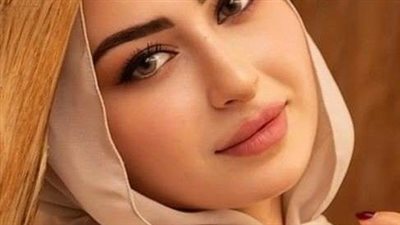 ثلاث أخوات يعيشون في بيت واحد 