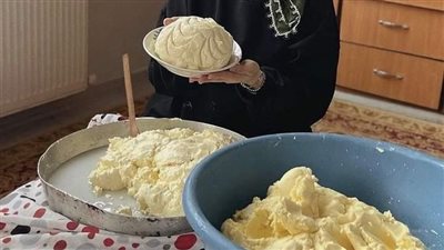 بائعه الزبد