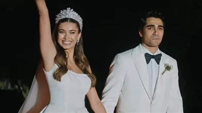 تزوج منه بعد أن رأتها والدته في أحد المناسبات 