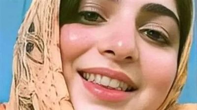 لعبه في يده 