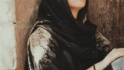 هناك رجل متزوج حديثا يعمل في الصحراء يغيب عن بيته شهر كامل